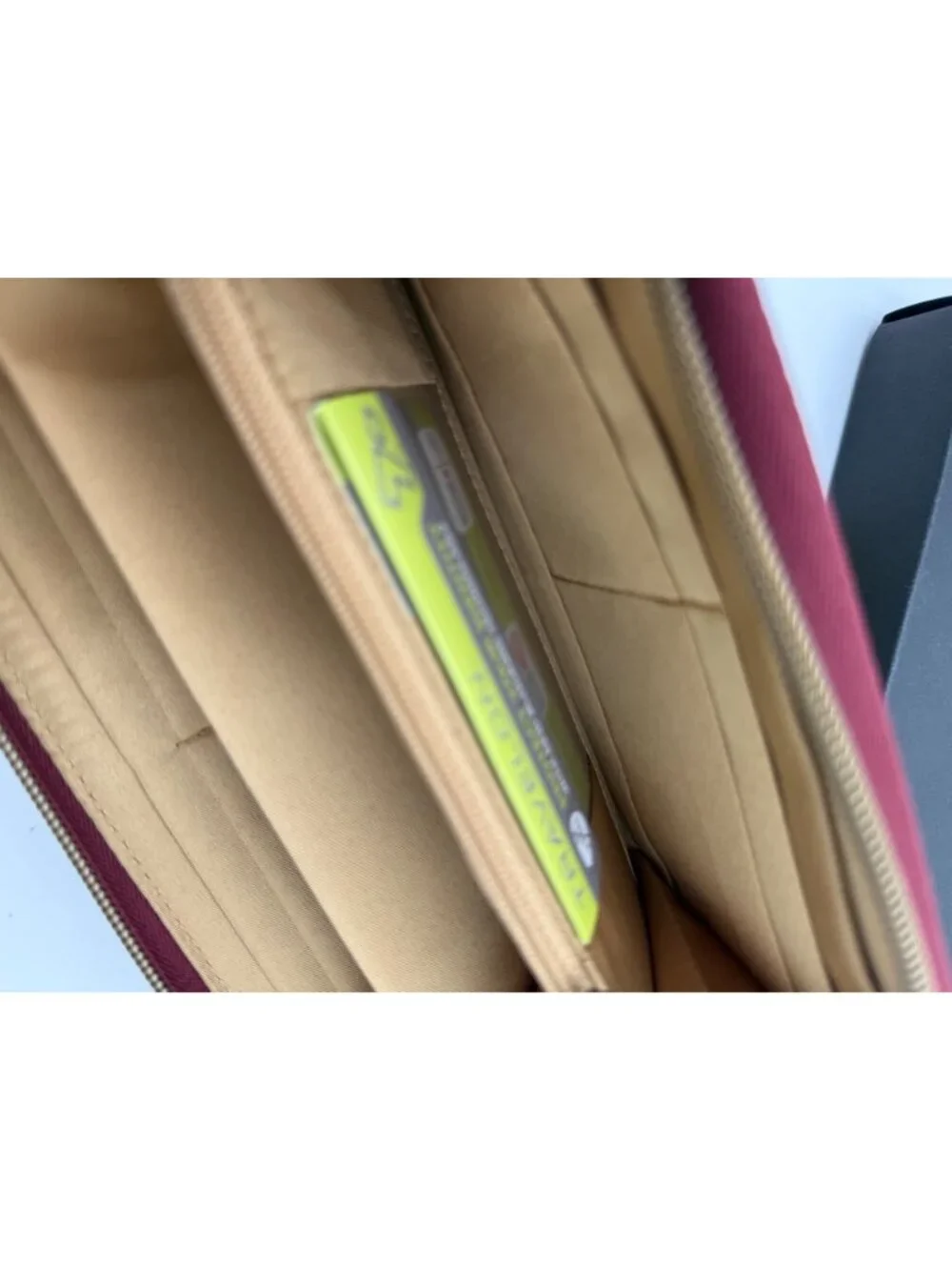Travelon RFID Blocking Wallet Burgundy With Box Zip around New